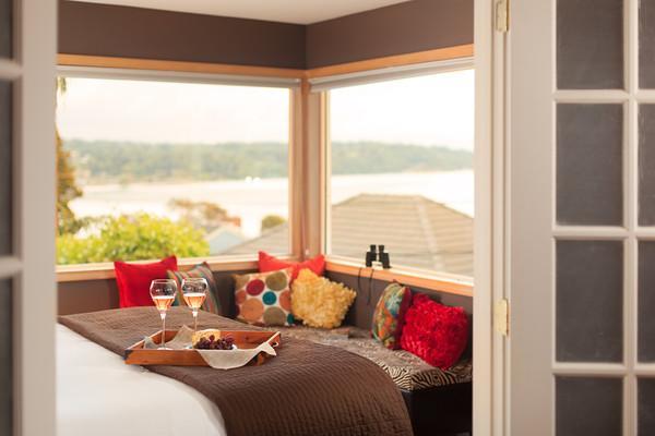 Three Tree Point Bed And Breakfast Burien ภายนอก รูปภาพ