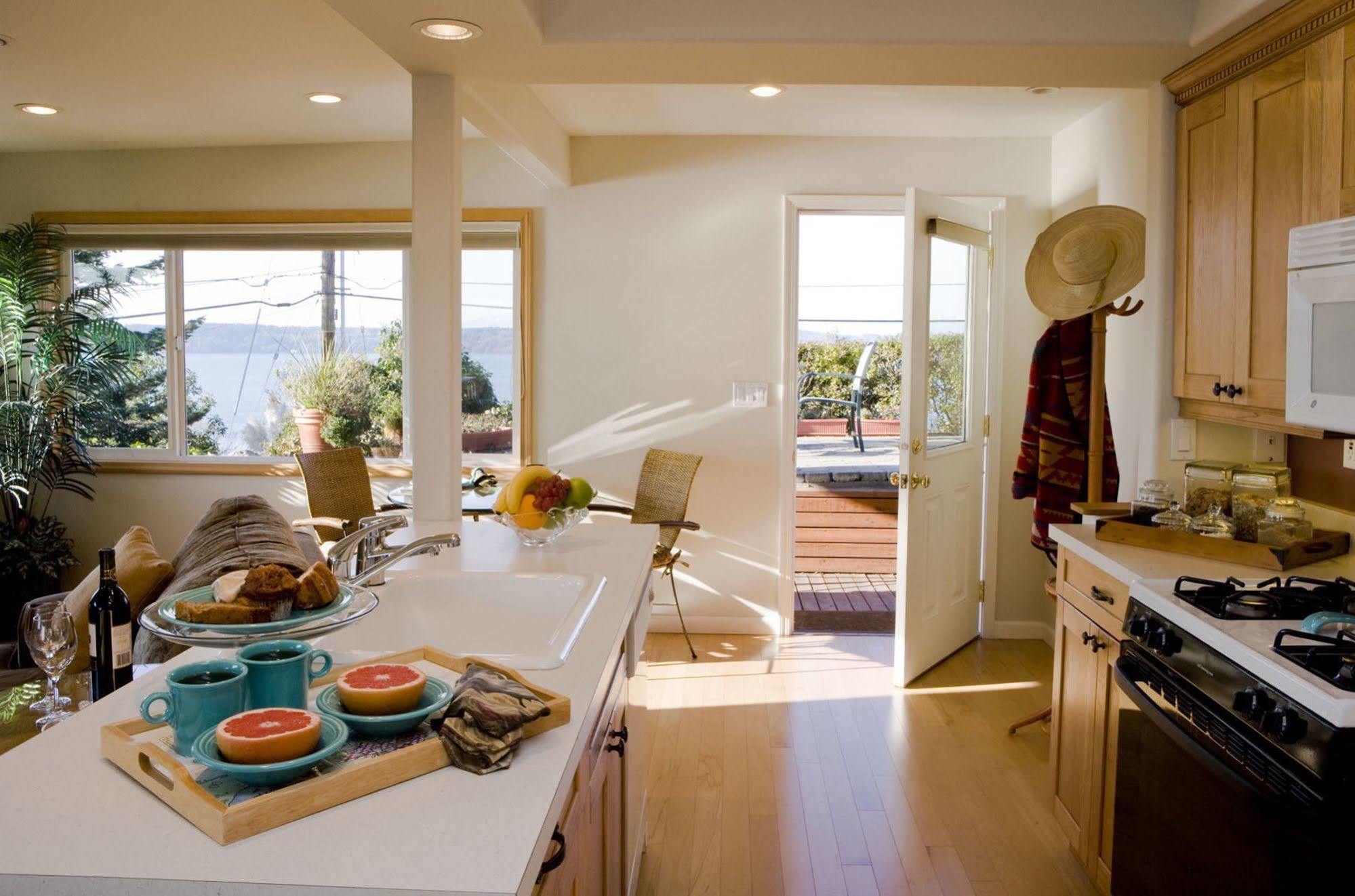 Three Tree Point Bed And Breakfast Burien ภายนอก รูปภาพ